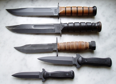 Couteaux Camillus et un Ka-Bar
