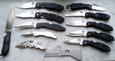 Une partie de la gamme Spyderco